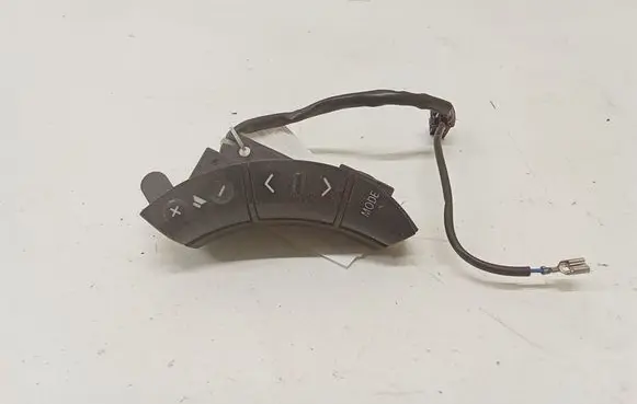 Toyota Avensis Verso Steering wheel buttons/switches 75B037