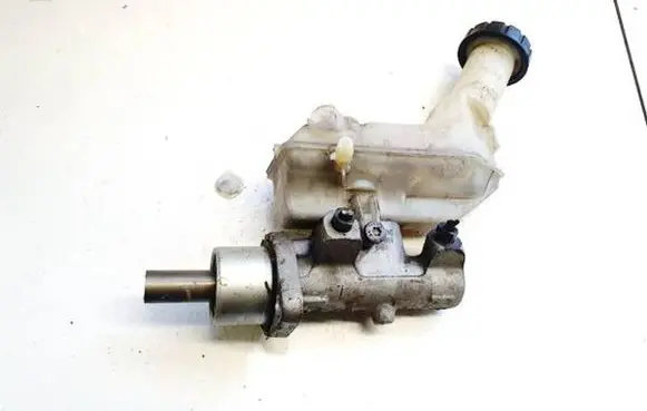 Nissan Note (E11) Master brake cylinder 8200129956c 1606198n68