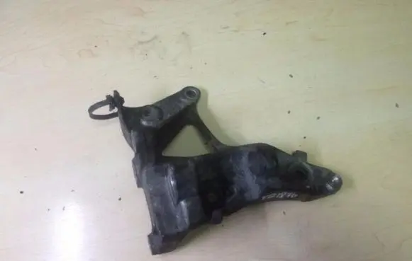 Citroen C3 Picasso Engine mounting bracket 9653249480 VD1976