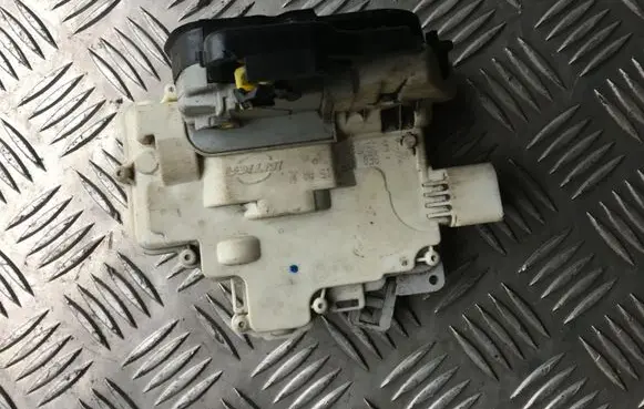 Audi A4 S4 B7 8E 8H Rear door lock 8E0839015AA 8E0839015