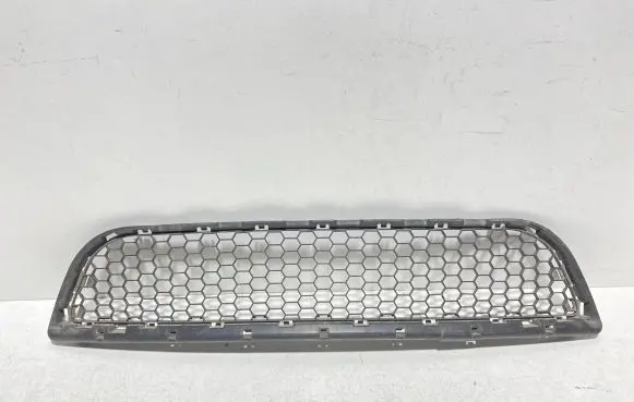 Dacia Sandero Front grill 8200604721