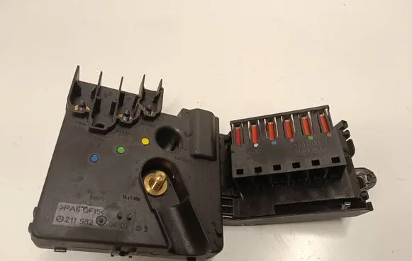 Mercedes-Benz CLS C219 Fuse module 2119820402