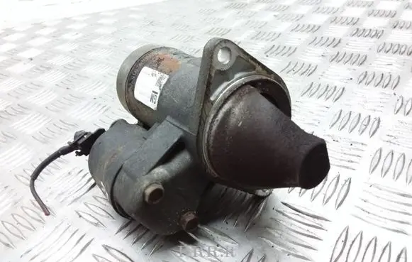 Opel Zafira B Starter motor 55556130