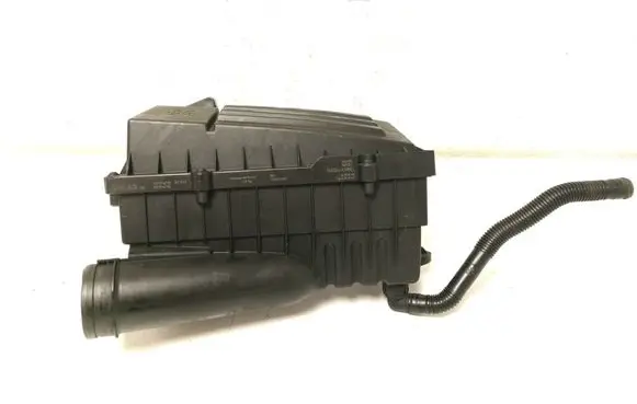 Volkswagen Touran II Air filter box 3C0129607BD