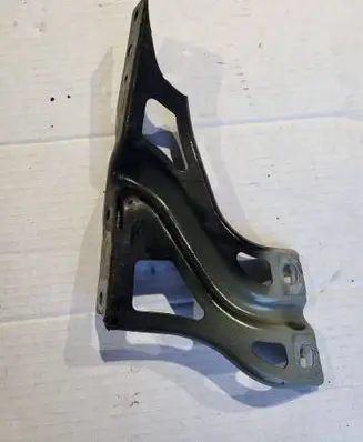 Fender mounting bracket