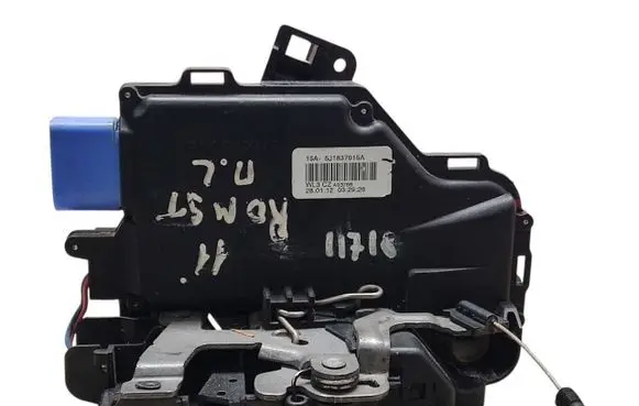 Skoda Roomster (5J) Front door lock 5J1837015A