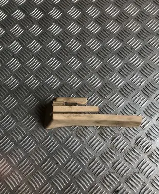Volkswagen Touareg I Front passenger seat rail trim 7L0881478