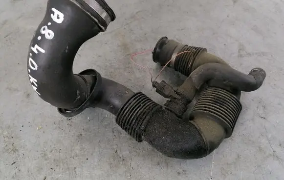 Audi A8 S8 D3 4E Turbo air intake inlet pipe/hose 057129609B