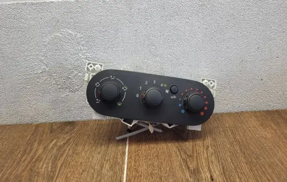 Opel Vivaro Climate control unit XE1085324A T1032614F 30080061