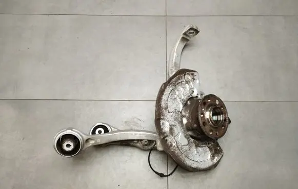 Front wheel hub