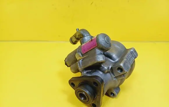 Alfa Romeo 147 Power steering pump 31802106