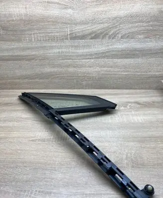 Citroen DS4 Front door window glass four-door 9670494980