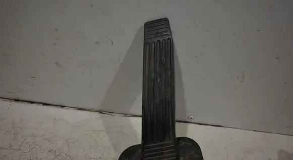 Toyota RAV 4 (XA50) Accelerator throttle pedal