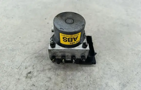 Hyundai i30 ABS Pump 589202L300