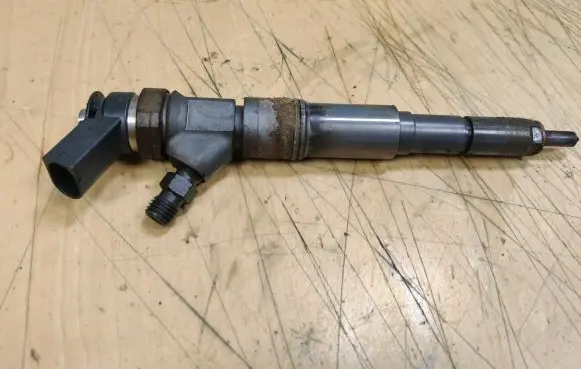 BMW X5 E53 Fuel injector 7789661 0445110131