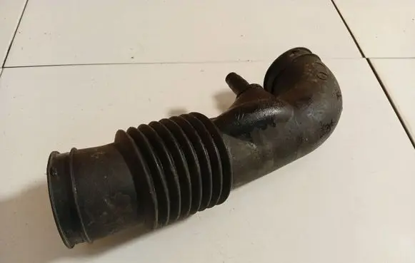 Air intake hose/pipe