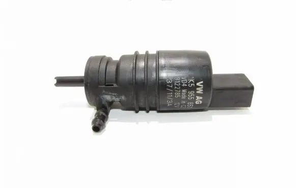 Volkswagen PASSAT B7 Windscreen/windshield washer pump 1K5955651