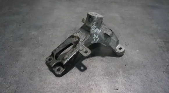Audi A8 S8 D4 4H Engine mounting bracket 4G0199308E