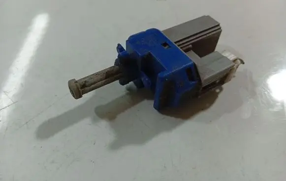 Mazda 3 I Brake pedal sensor switch 
