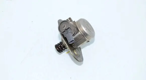 BMW X5 F15 Fuel injection high pressure pump 8604232 13518604232