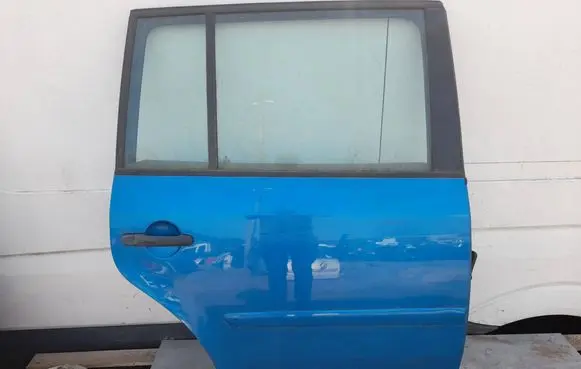 Volkswagen Touran I Rear door 31C7