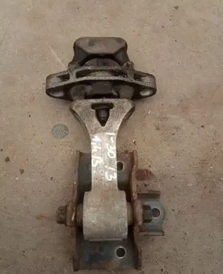 Hyundai i30 Gearbox mounting bracket