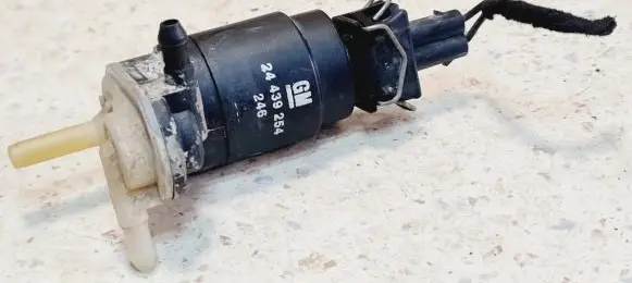 Opel Zafira B Windscreen/windshield washer pump 24439254