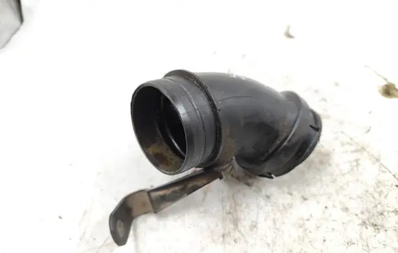 Audi A4 S4 B5 8D Air intake hose/pipe 058133356D