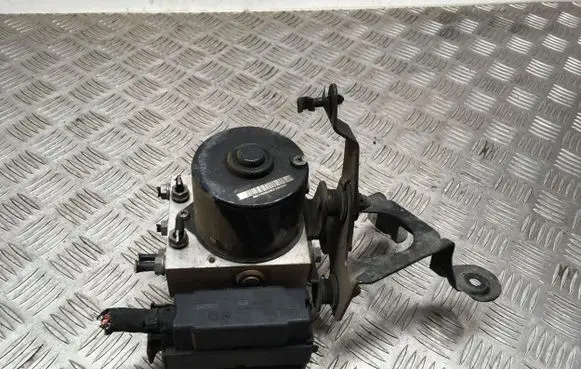 Volkswagen Golf Plus ABS Pump 1K0907379Q 24LIF0605 1AH5E18J48