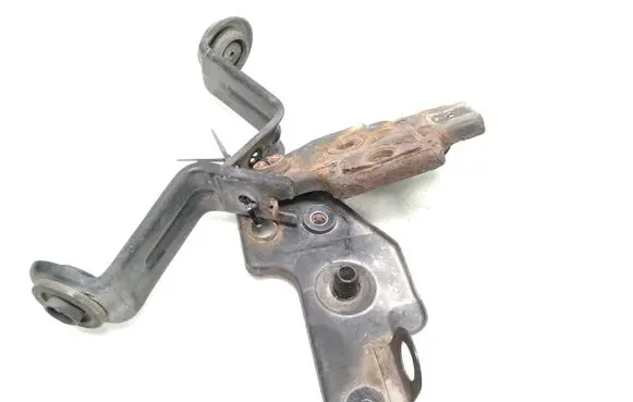 Radiator mount bracket