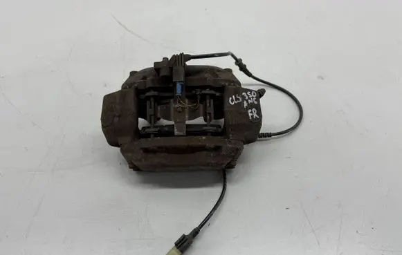 Mercedes-Benz CLS C219 Front brake caliper 20704704 20825101