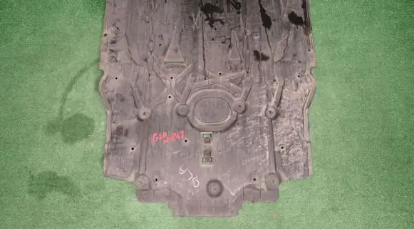 Mercedes-Benz GLA H247 Engine splash shield/under tray