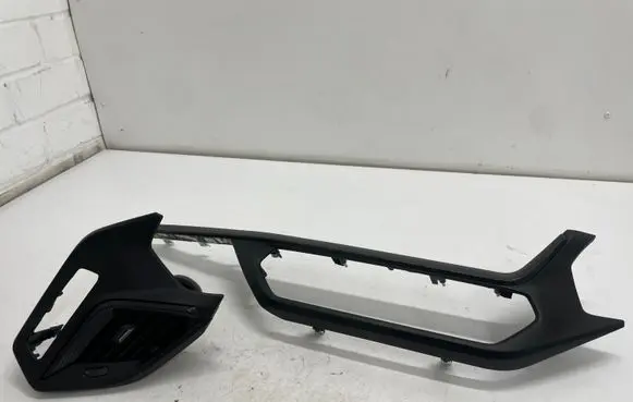 BMW 1 F40 Dashboard center trim panel 6823310