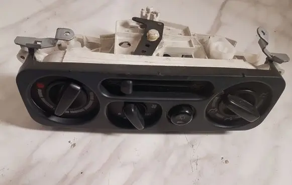 Mitsubishi Pajero Sport I Climate control unit MR360556