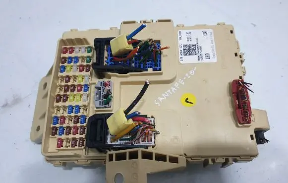 Hyundai Santa Fe Fuse module 919C5S1000