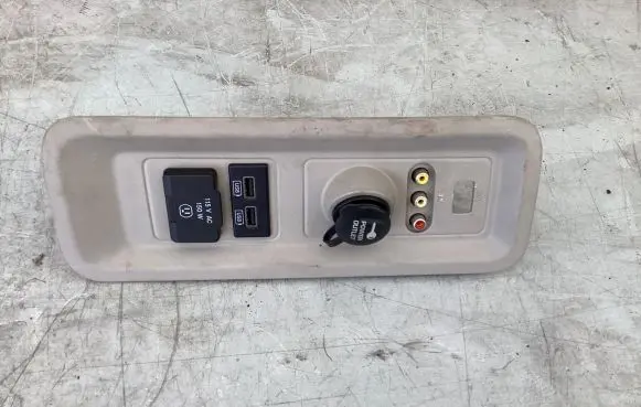 Chrysler Town u0026 Country V USB control unit 63428cu 1XF85BD1AA6208 68145567aa