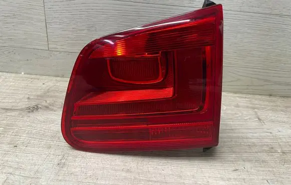 Tailgate rear/tail lights