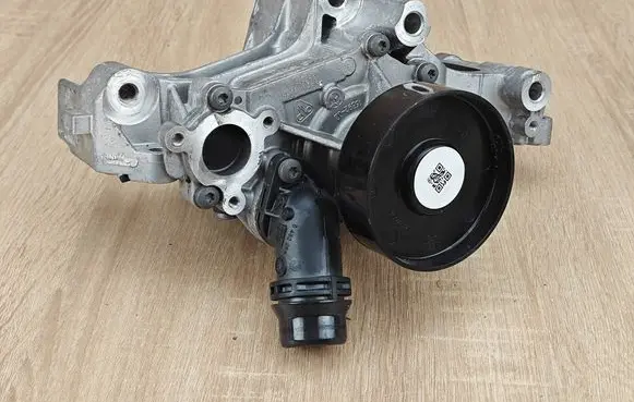 BMW 5 G30 G31 G38 Water pump 8650986 8482262 8482258