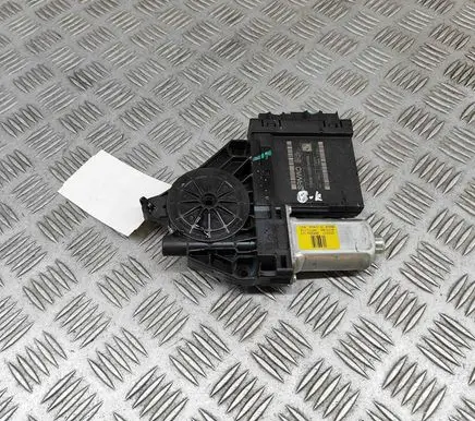Volvo XC60 Front door window regulator motor 31674758