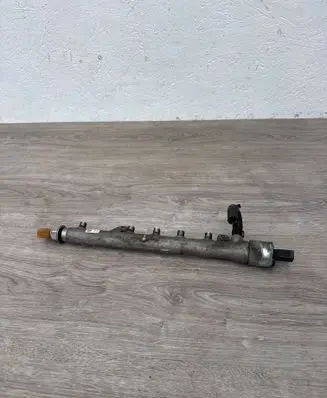 Volkswagen Caddy Fuel pressure regulator 03L130764A 03L089H 03L906051