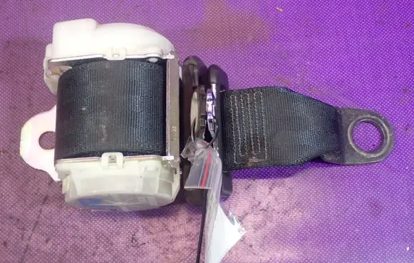 Peugeot 107 Front seatbelt 7P1200