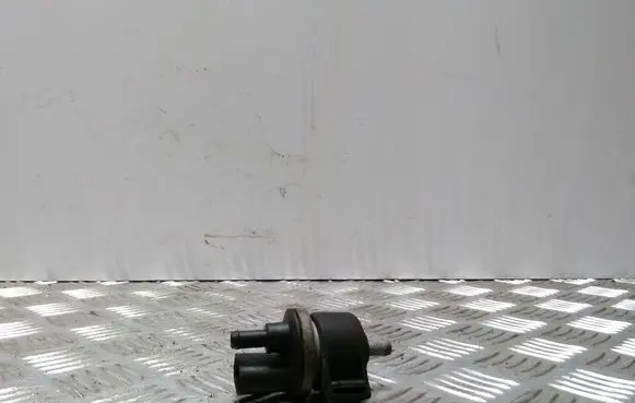 Volkswagen PASSAT B6 Vacuum valve 06D133517B