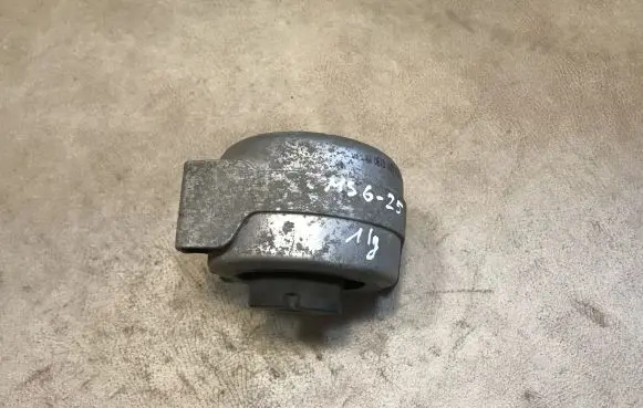 Mercedes-Benz A W169 Engine mount bracket A1692400618