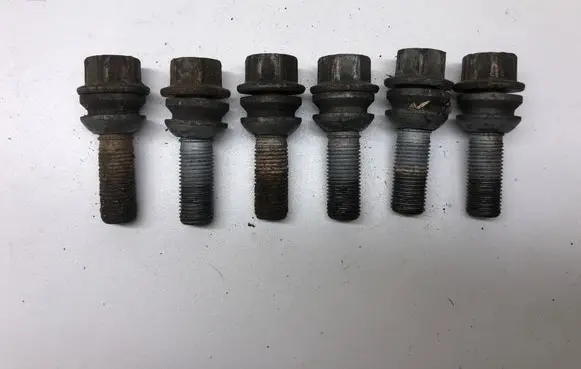 Volkswagen Touareg I Nuts/bolts 