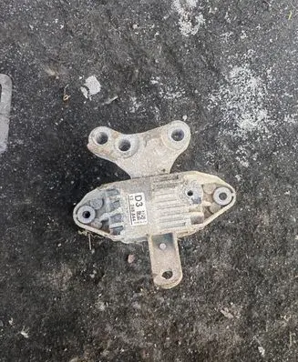 Opel Zafira C Engine mount bracket 13248544