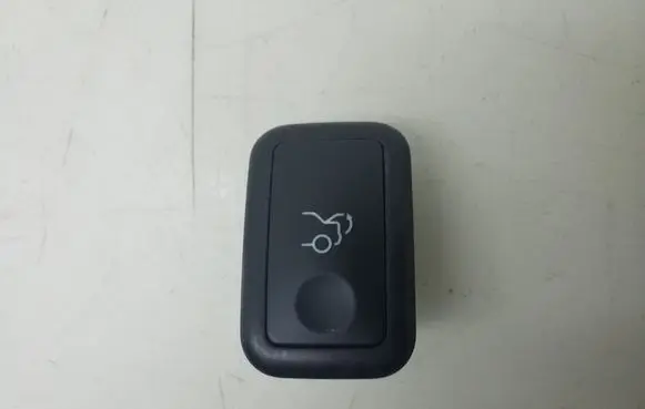 Mercedes-Benz C W204 Tailgate opening switch A2048707051