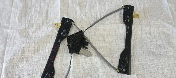 Jeep Cherokee Front door window regulator with motor