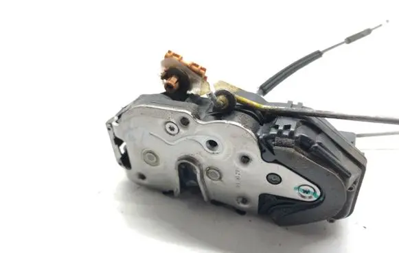 Chevrolet Orlando Front door lock 13579522