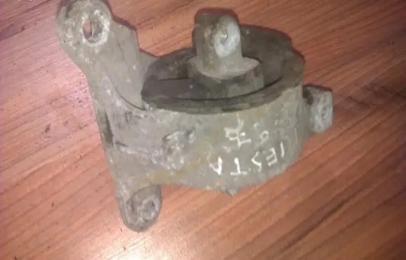 Ford Fiesta Engine mount bracket 97fb7m121aj