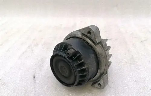 BMW 7 F01 F02 F03 F04 Engine mount bracket